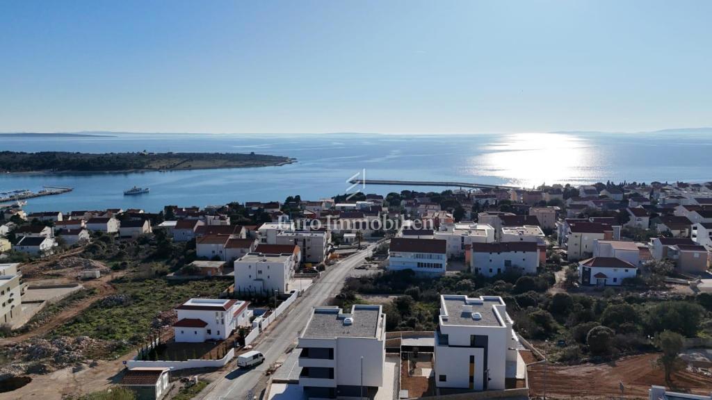Novalja - nuovo edificio con 6 appartamenti, vicino alla spiaggia