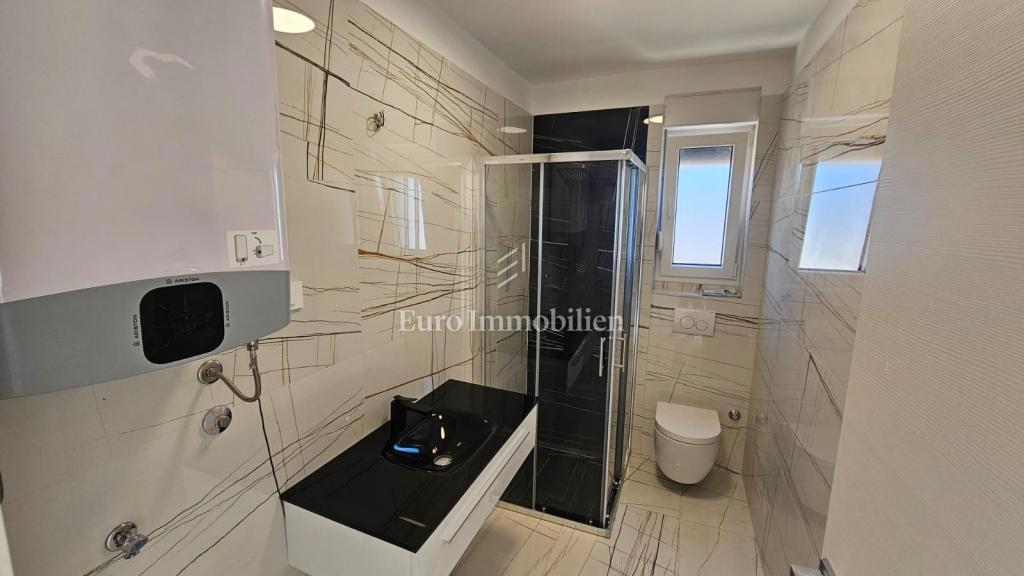 Novalja - nuovo edificio con 6 appartamenti, vicino alla spiaggia