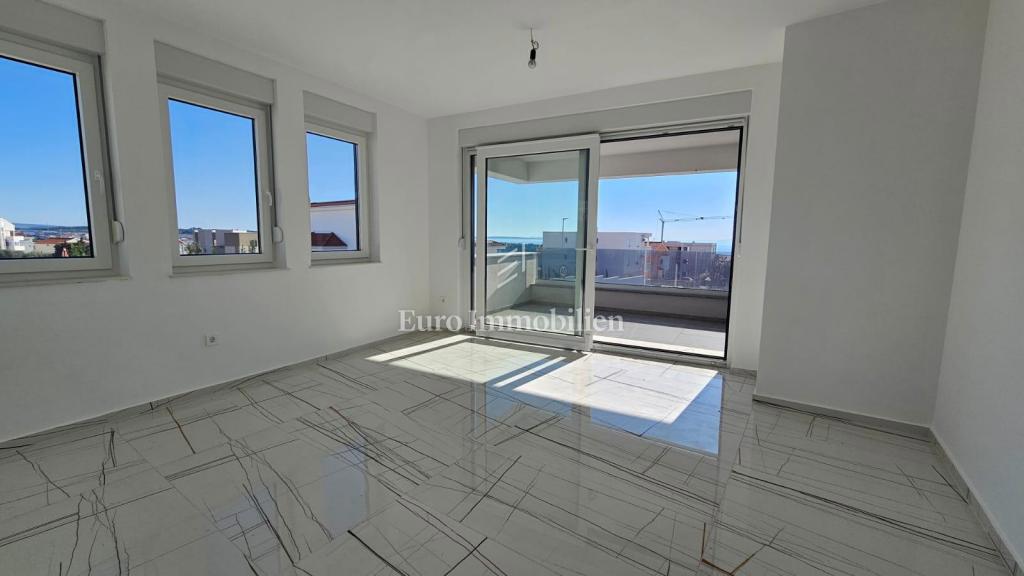 Novalja - nuovo edificio con 6 appartamenti, vicino alla spiaggia