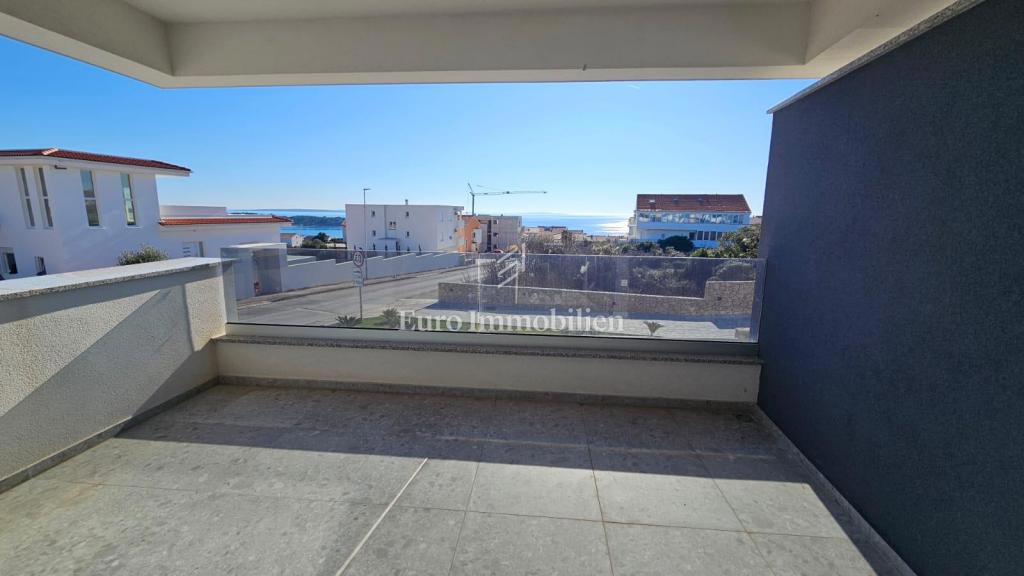 Novalja - nuovo edificio con 6 appartamenti, vicino alla spiaggia