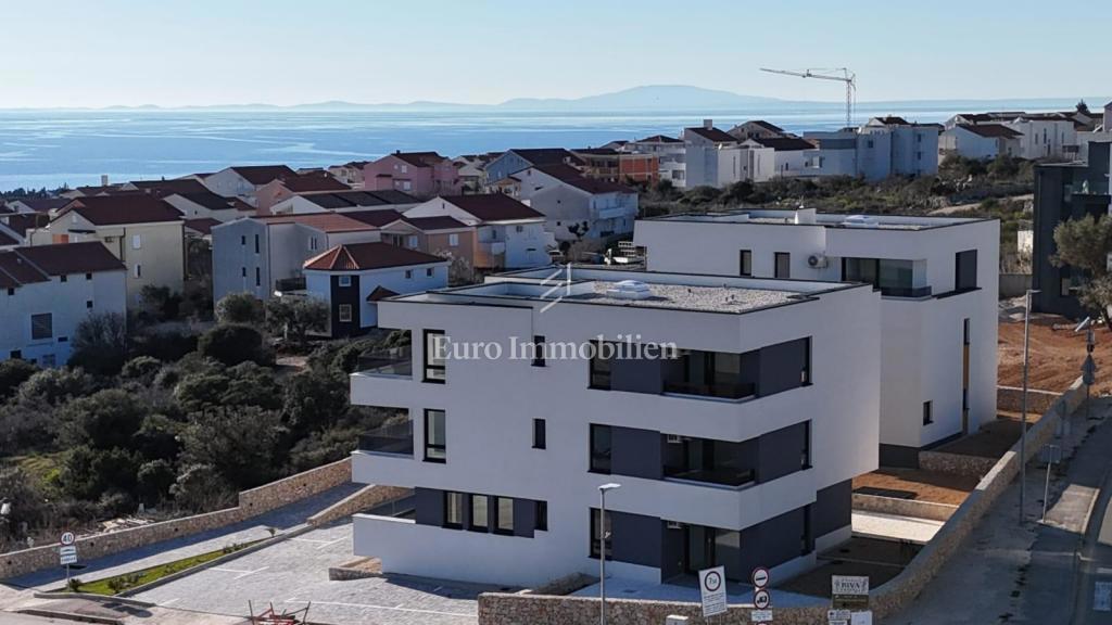 Novalja - nuovo edificio con 6 appartamenti, vicino alla spiaggia