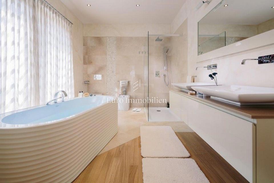 DINTORNI DI PARENZO Villa indipendente con piscina