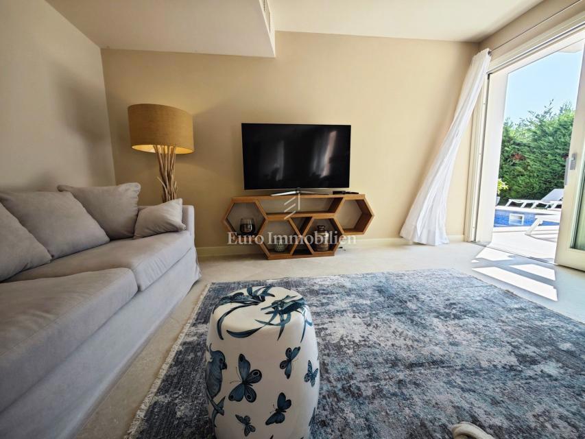 DINTORNI DI PARENZO Villa indipendente con piscina