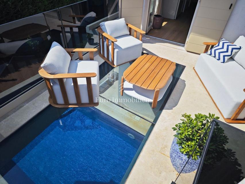 DINTORNI DI PARENZO Villa indipendente con piscina