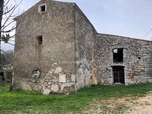 Isola di Krk – Casa in pietra con ampio giardino