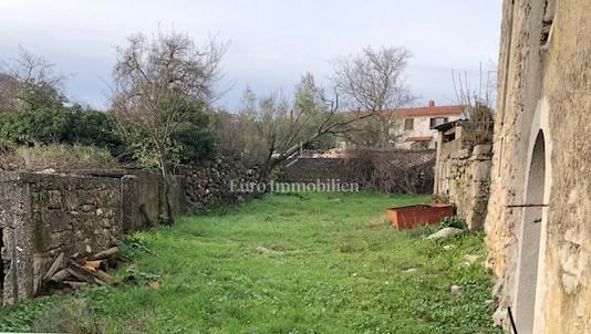 Isola di Krk – Casa in pietra con ampio giardino