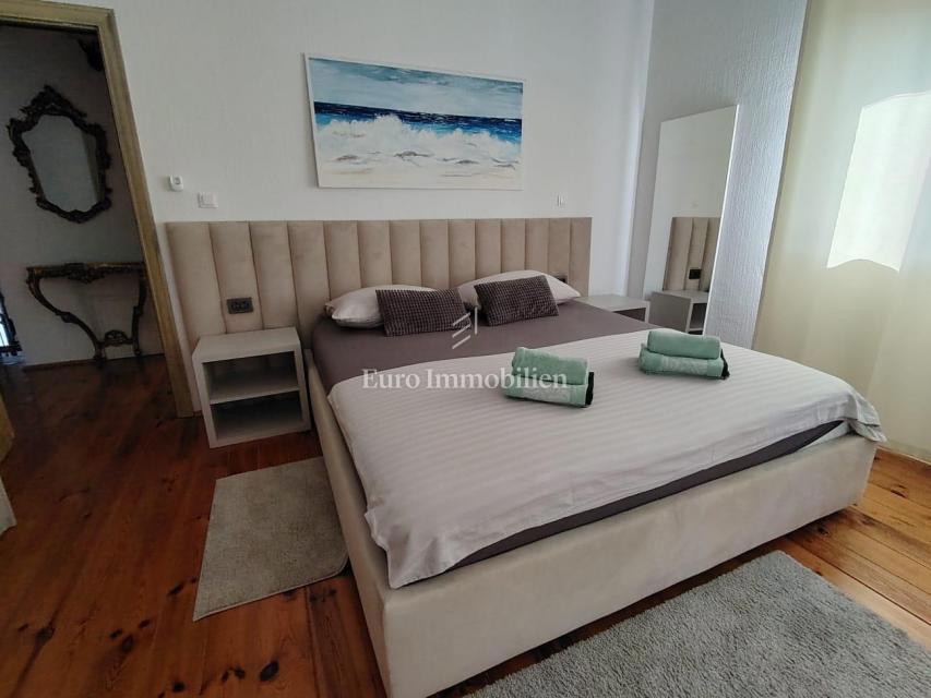 Istria, Svetvinčenat, casa in pietra con piscina