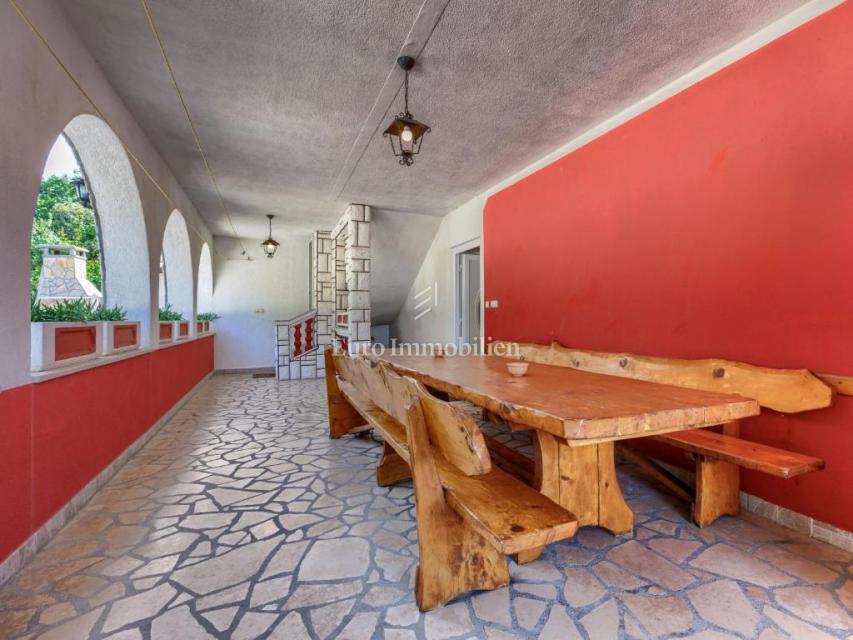 Ampia Casa Familiare con Piscina vicino a Labin