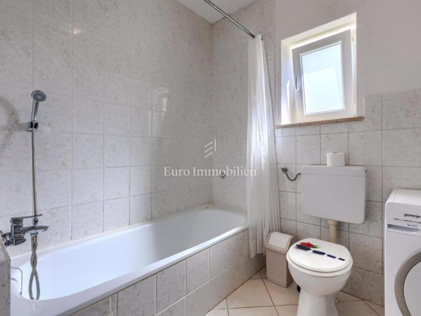 Ampia Casa Familiare con Piscina vicino a Labin