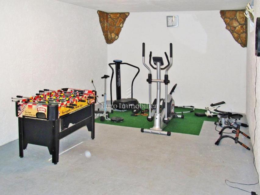 Ampia Casa Familiare con Piscina vicino a Labin