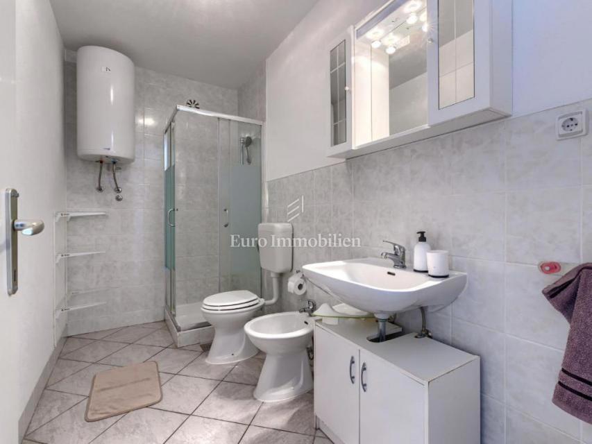 Ampia Casa Familiare con Piscina vicino a Labin