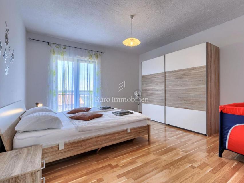 Ampia Casa Familiare con Piscina vicino a Labin