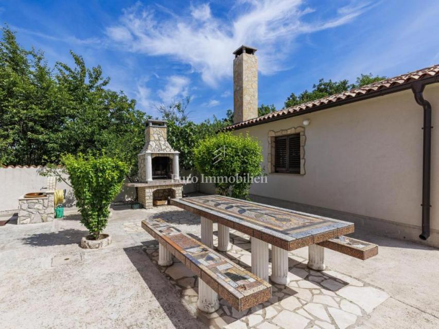 Ampia Casa Familiare con Piscina vicino a Labin