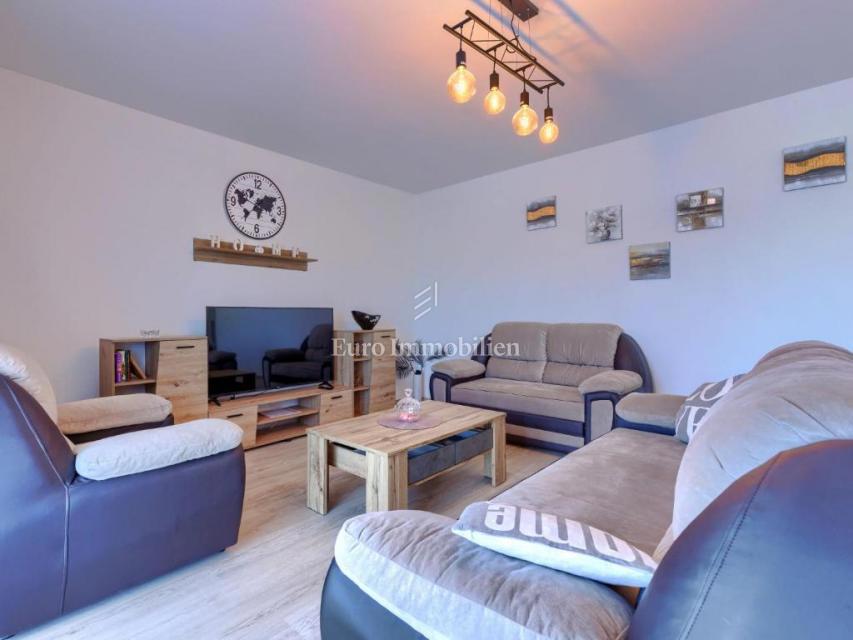 Ampia Casa Familiare con Piscina vicino a Labin