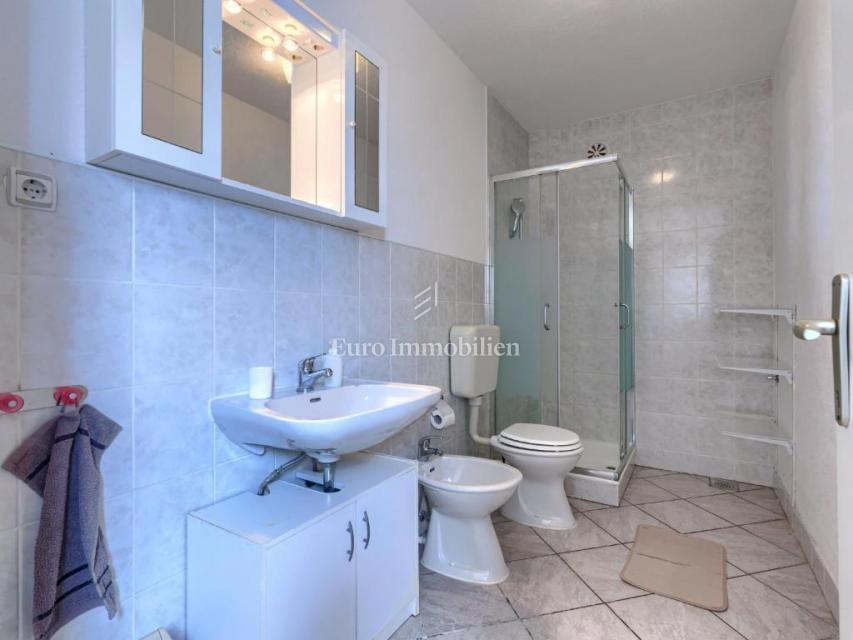 Ampia Casa Familiare con Piscina vicino a Labin