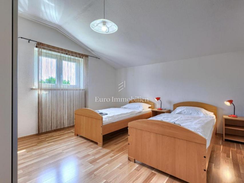 Ampia Casa Familiare con Piscina vicino a Labin