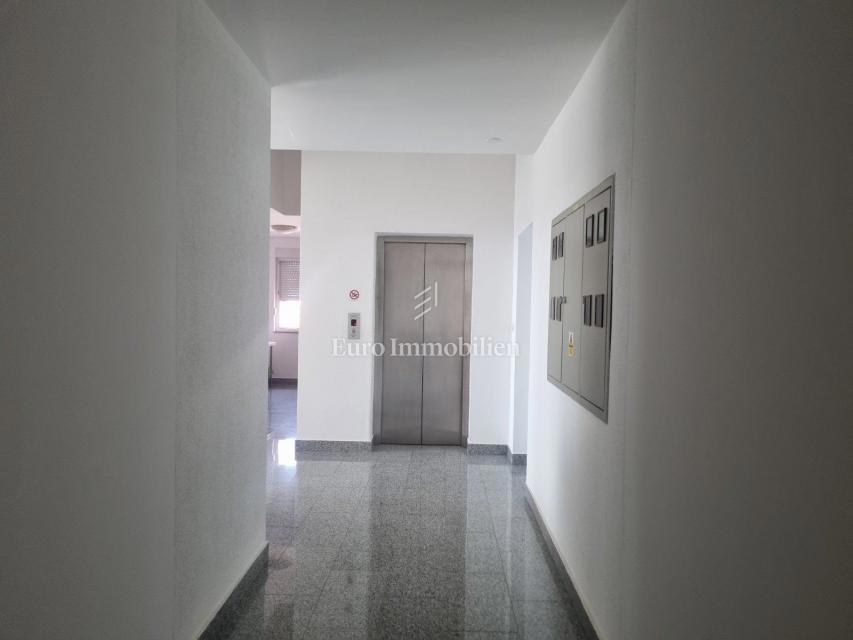 Crikvenica, Appartamento arredato in edificio con ascensore