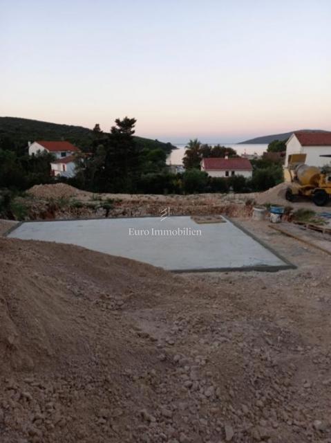 Terreno edificabile a 80 m dal mare, Isola di Molat