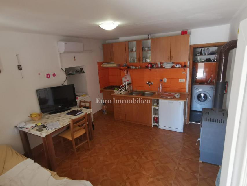 Casa con due unità abitative a 230 m dal mare