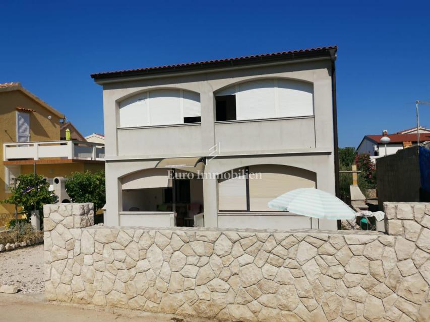 Casa con due unità abitative a 230 m dal mare