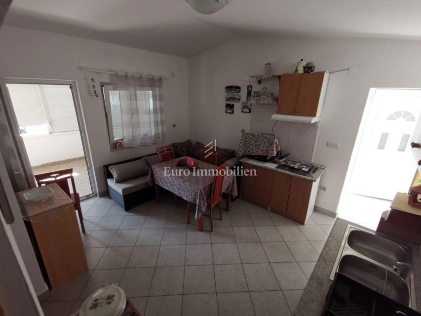 Casa con due unità abitative a 230 m dal mare