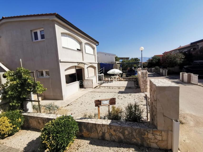 Casa con due unità abitative a 230 m dal mare