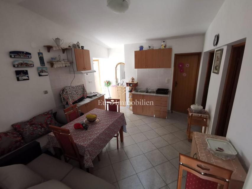 Casa con due unità abitative a 230 m dal mare