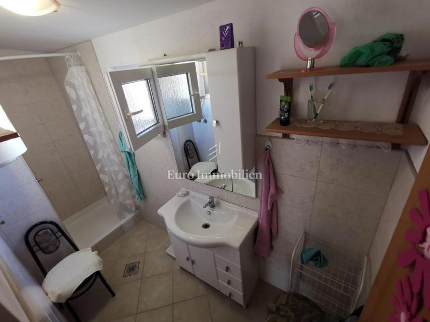 Casa con due unità abitative a 230 m dal mare