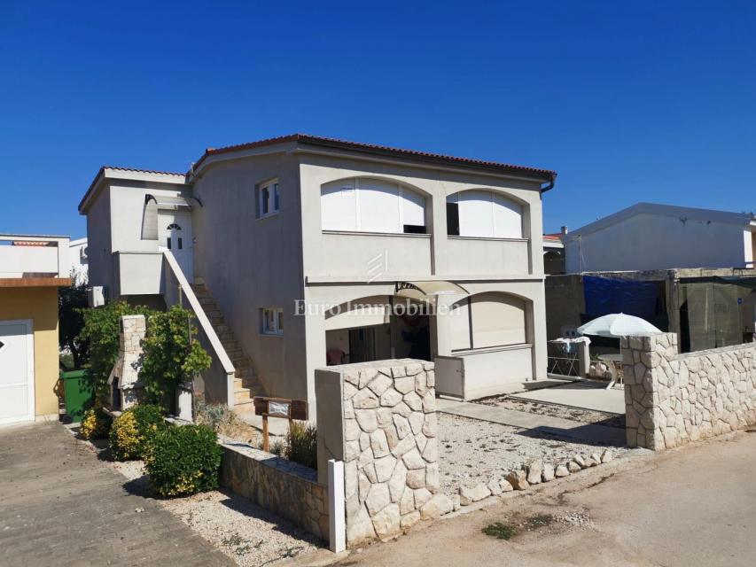 Casa con due unità abitative a 230 m dal mare