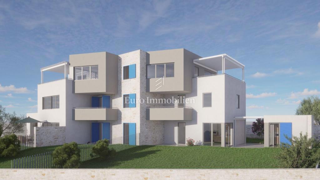 Ampio appartamento in nuova costruzione vicino al mare