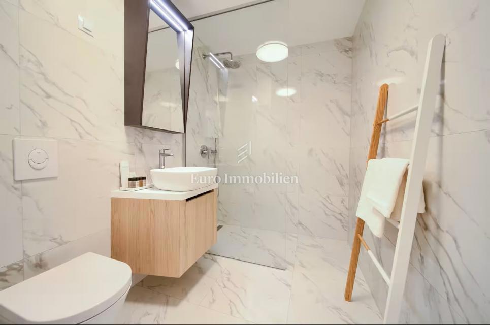 Città di Krk, appartamento arredato al piano terra