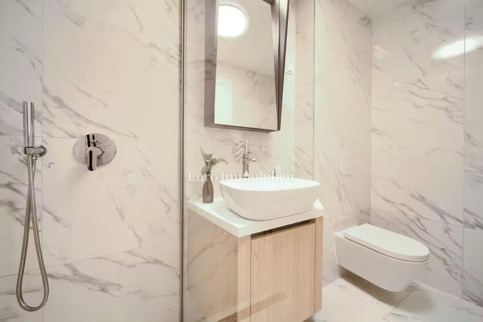 Città di Krk, appartamento arredato al piano terra