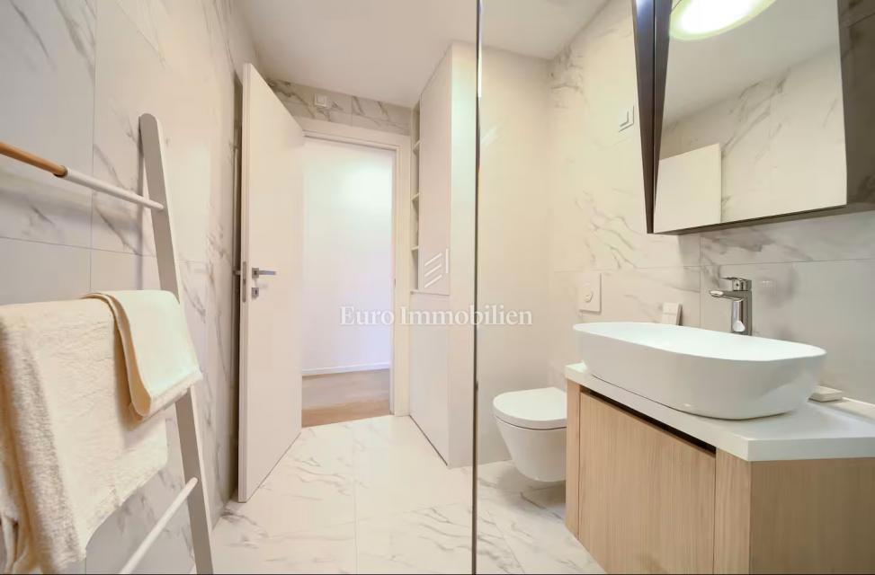 Città di Krk, appartamento arredato al piano terra