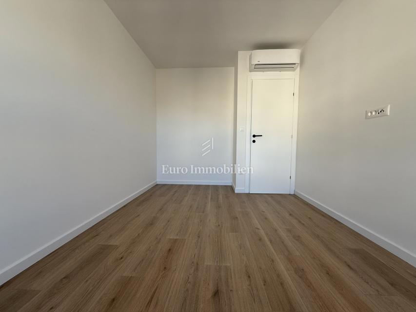 Makarska - nuovo appartamento con vista mare e montagna