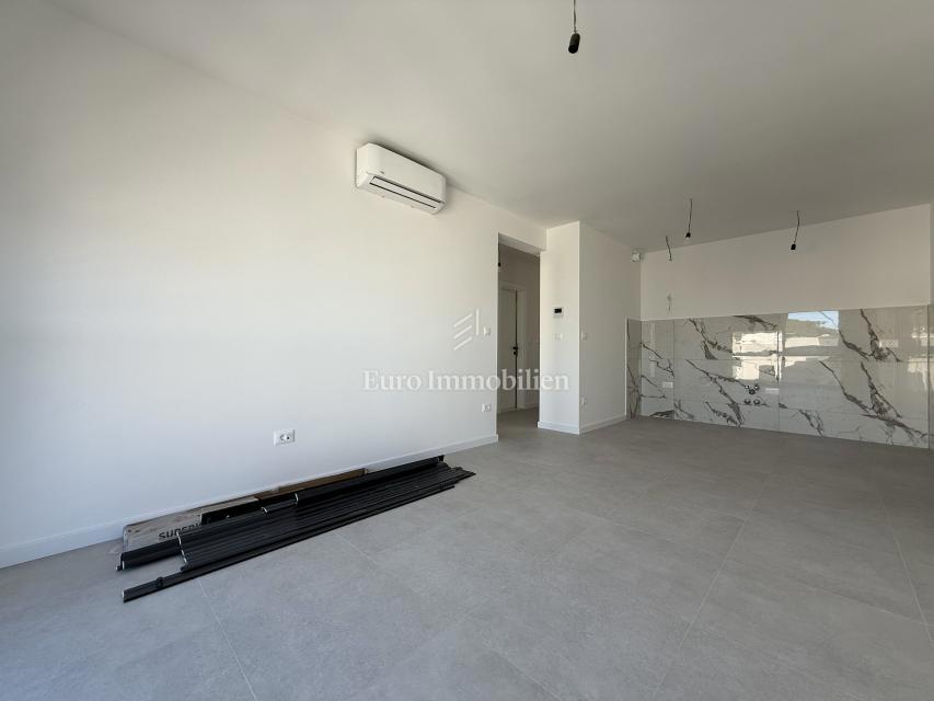 Makarska - nuovo appartamento con vista mare e montagna