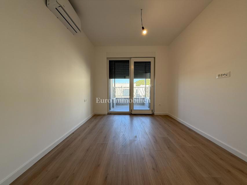 Makarska - nuovo appartamento con vista mare e montagna