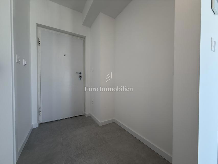 Makarska - nuovo appartamento con vista mare e montagna