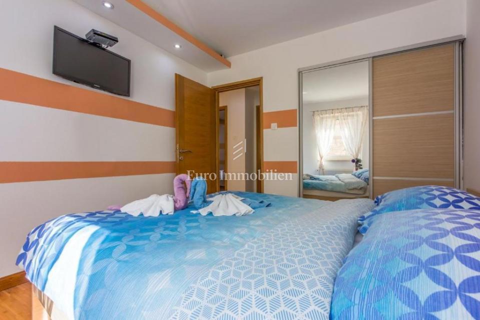 Ampia casa con piscina a Bribir