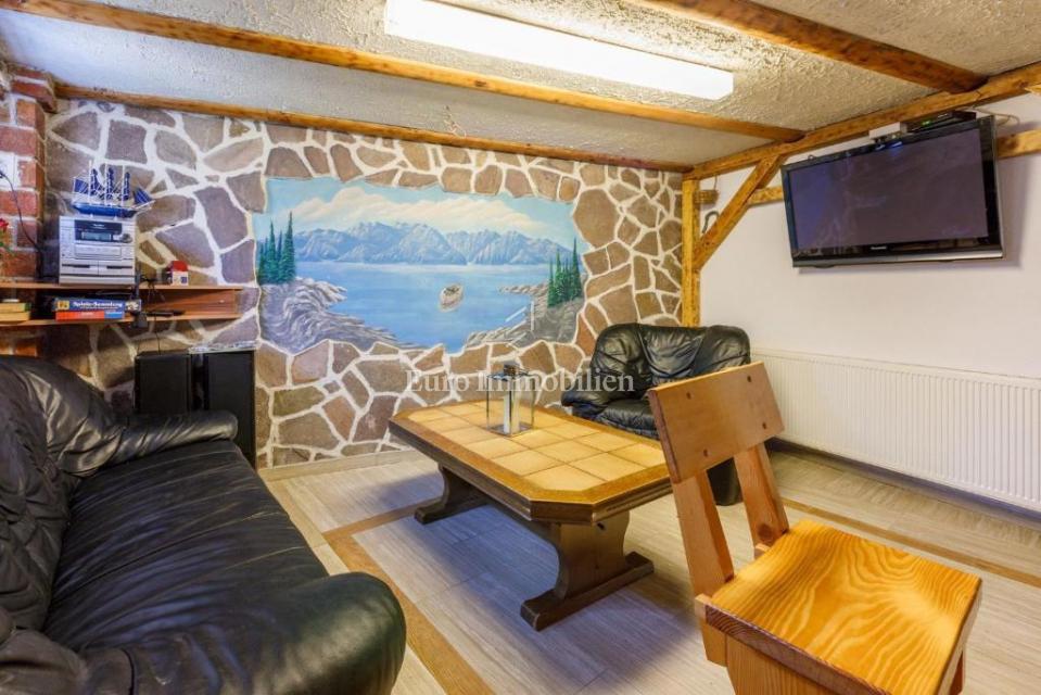 Ampia casa con piscina a Bribir