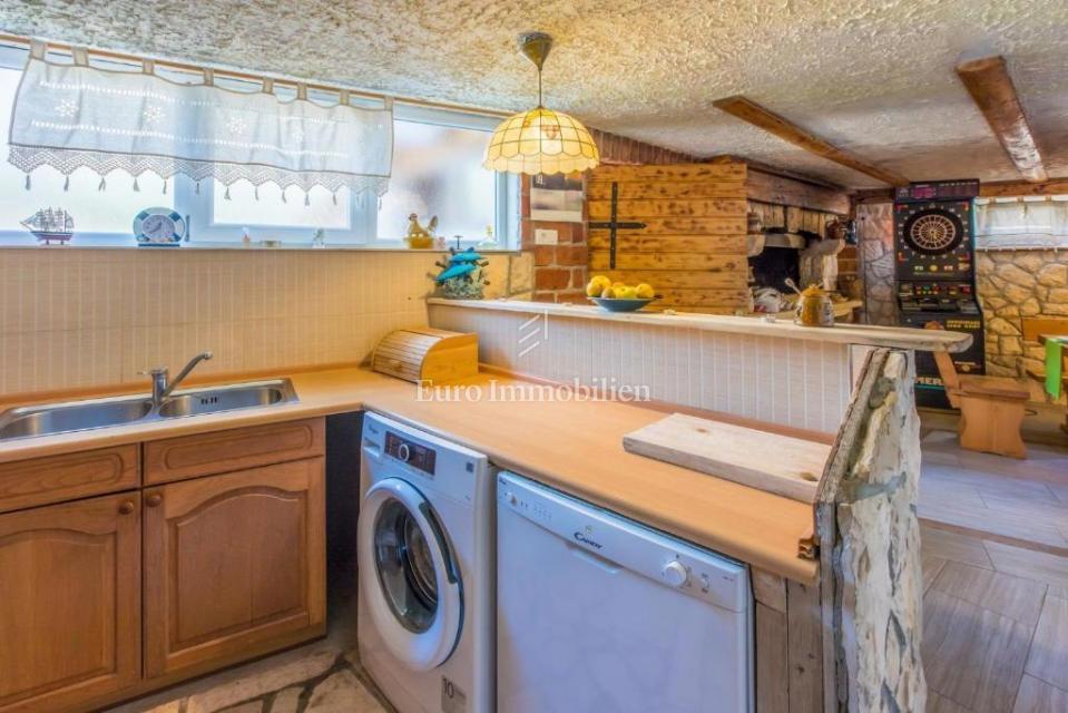 Ampia casa con piscina a Bribir