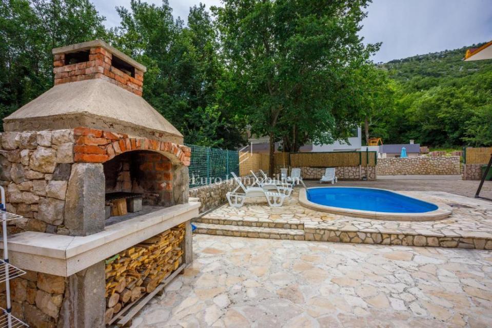 Ampia casa con piscina a Bribir