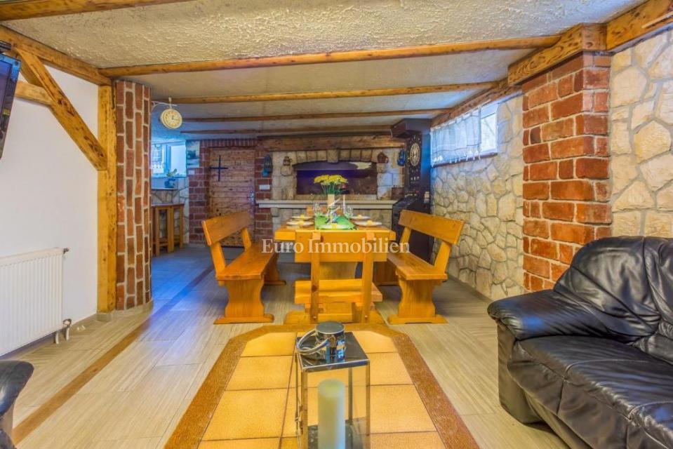 Ampia casa con piscina a Bribir