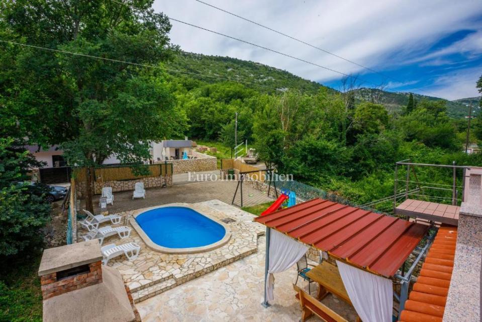 Ampia casa con piscina a Bribir