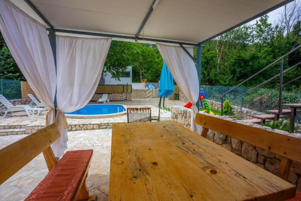 Ampia casa con piscina a Bribir