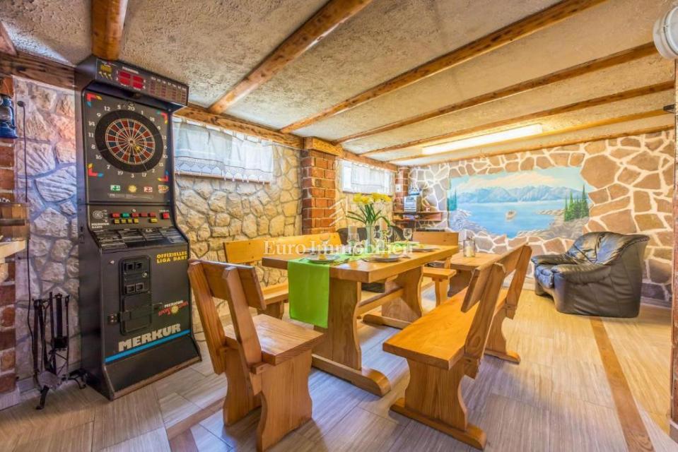 Ampia casa con piscina a Bribir