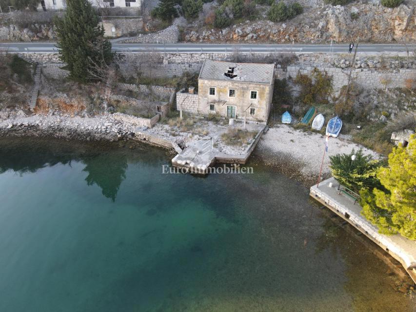 Casa Barić Draga, Karlobag, casa in pietra da ristrutturare, prima fila al mare