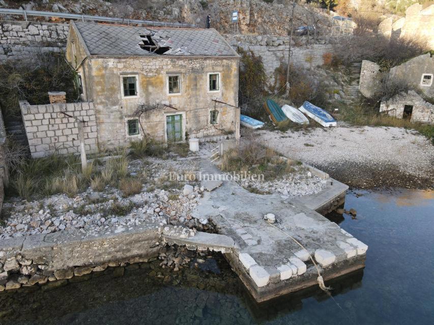 Casa Barić Draga, Karlobag, casa in pietra da ristrutturare, prima fila al mare