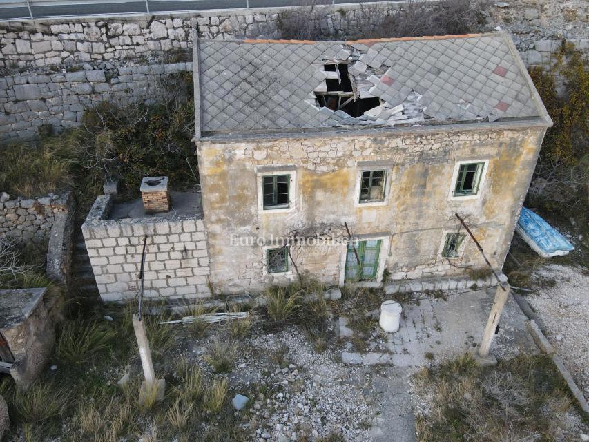 Casa Barić Draga, Karlobag, casa in pietra da ristrutturare, prima fila al mare