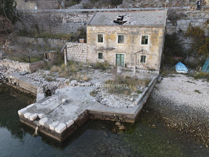 Casa Barić Draga, Karlobag, casa in pietra da ristrutturare, prima fila al mare