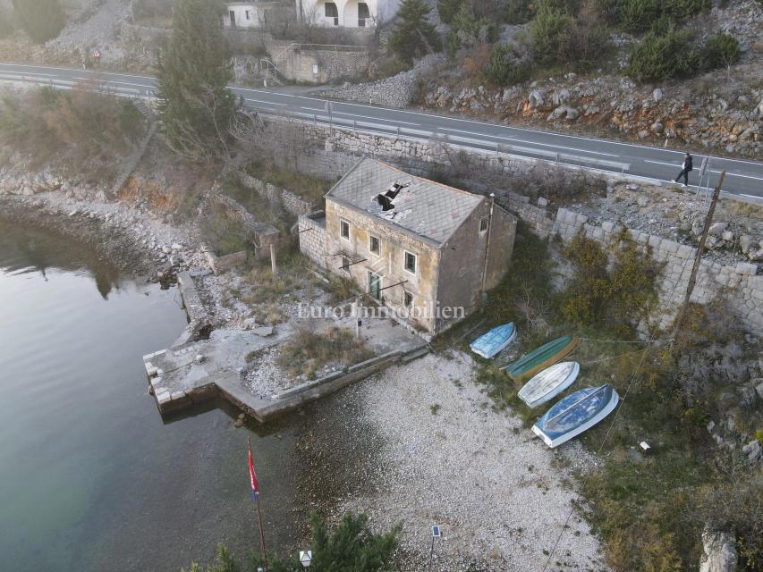 Casa Barić Draga, Karlobag, casa in pietra da ristrutturare, prima fila al mare